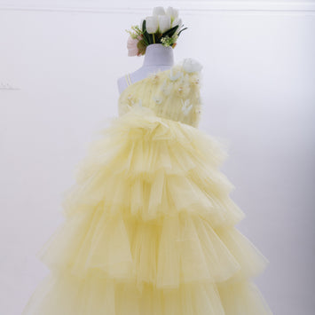 ANNABELLA GOWN IN TENDER YELLOW